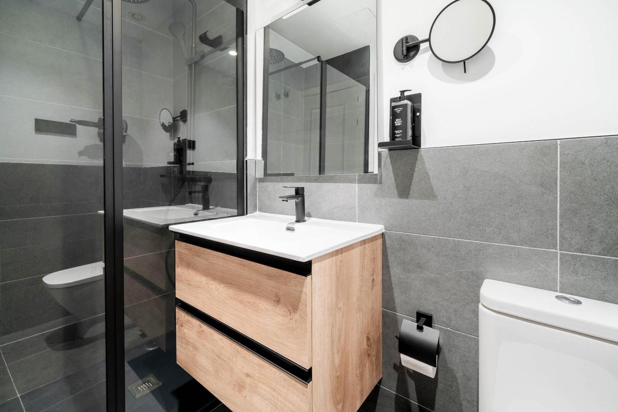 Limehome Malaga Calle Victoria Luaran gambar