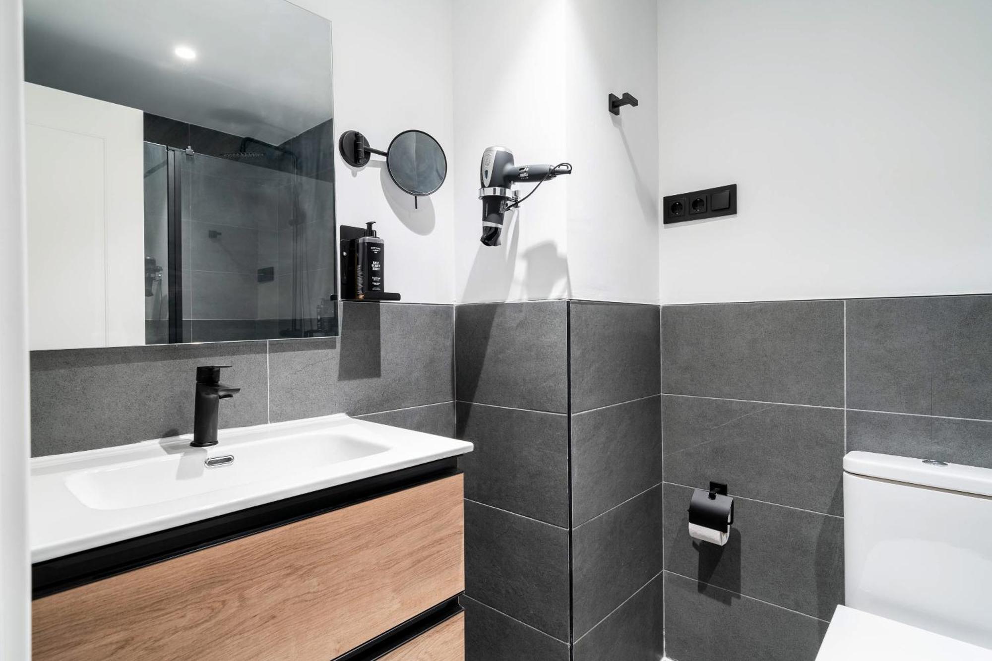 Limehome Malaga Calle Victoria Luaran gambar
